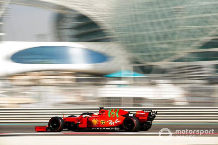 Carlos Sainz Jr., Ferrari SF90 adaptado (muleto) con los Pirelli de 18 pulgadas 