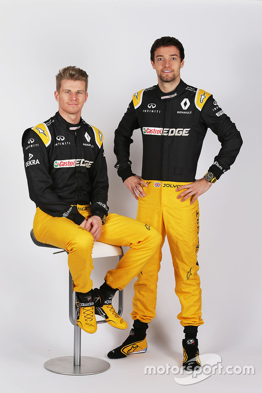 (Зліва направо): Ніко Хюлькенберг, Renault Sport F1 Team, з напарником по команді Джоліоном Палмером, Renault Sport F1 Team