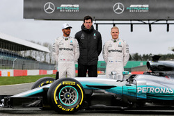 Lewis Hamilton, Mercedes AMG F1, Valtteri Bottas, Mercedes AMG F1, Toto Wolff, Mercedes AMG F1 Accionista y Director Ejecutivo
