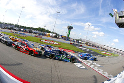 Kyle Larson, Chip Ganassi Racing Chevrolet, Chris Buescher, JTG Daugherty Racing Chevrolet, Ricky Stenhouse Jr., Roush Fenway Racing Ford restart