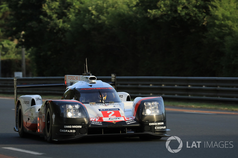 #2 Porsche Team Porsche 919 Hybrid: Timo Bernhard, Earl Bamber, Brendon Hartley