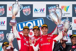 Podio: Ganadores de la carrera #88 Maranello Motorsport, Ferrari 488 GT3: Toni Vilander, Craig Lowndes, Jamie Wincup