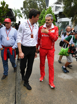 Toto Wolff, Mercedes AMG F1 Director of Motorsport amd Maurizio Arrivabene, Ferrari Team Principal