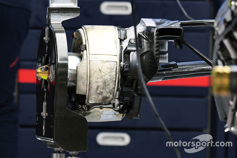 Détail des roues arrière de la Red Bull Racing RB13