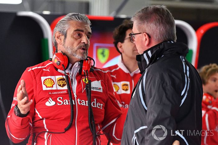 Maurizio Arrivabene, director de Ferrari y Ross Brawn, director deportivo de la Fórmula 1