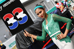 Une Grid Girl