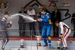 Podium: winner Oliver Rowland, DAMS, second place Artem Markelov, RUSSIAN TIME, third place Nobuharu