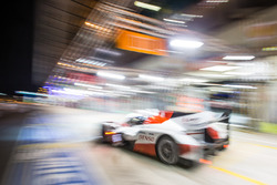 Pit stop for #6 Toyota Racing Toyota TS050 Hybrid: Стефан Сарразан, Майк Конвей, Камуі Кобаясі