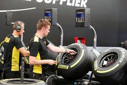 Técnicos de neumáticos Pirelli