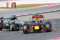 Daniil Kvyat, Red Bull Racing RB12 running sensor equipment