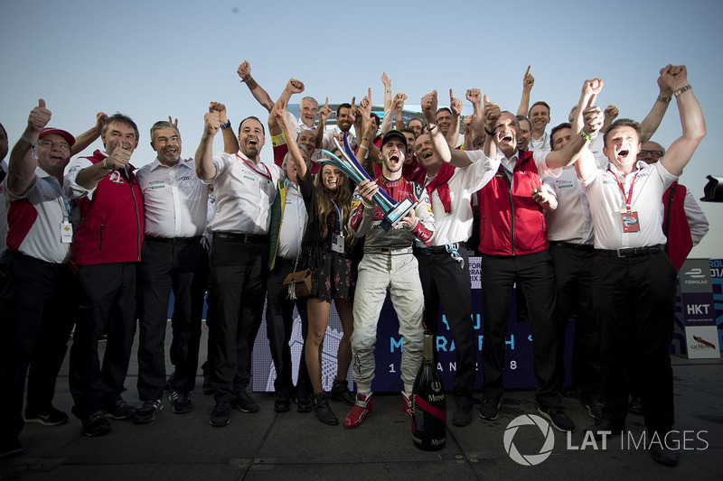 Daniel Abt, Audi Sport ABT Schaeffler, fête sa victoire (avant disqualification)