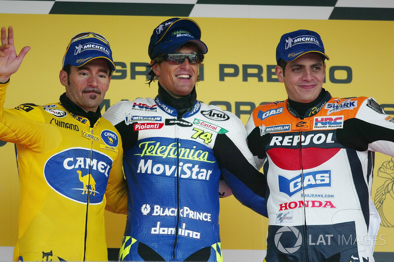 Pódio: 1º Sete Gibernau, 2º Max Biaggi, Honda, 3º Alex Barros