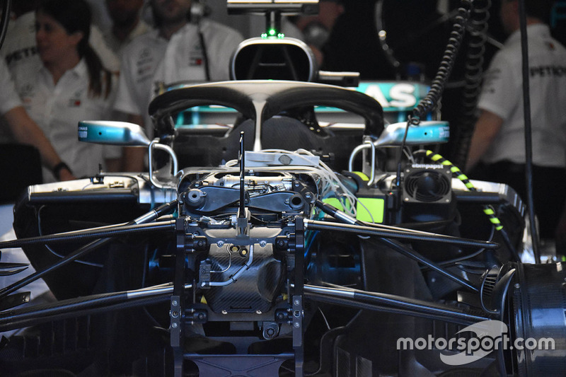 Mercedes W09: Aufhängung