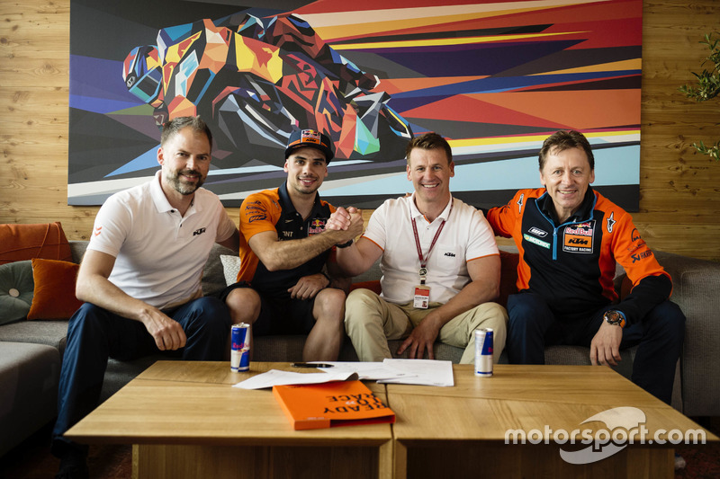 Jens Hainbach, Miguel Oliveira, Pit Beirer, Mike Leitner, Red Bull KTM Factory Racing
