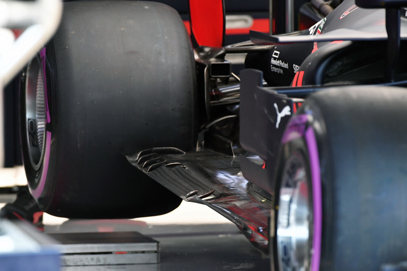 Red Bull Racing RB14 piso trasero