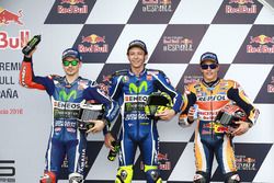 Ganador de la pole Valentino Rossi, Yamaha Factory Racing, segundo lugar Jorge Lorenzo, Yamaha Facto