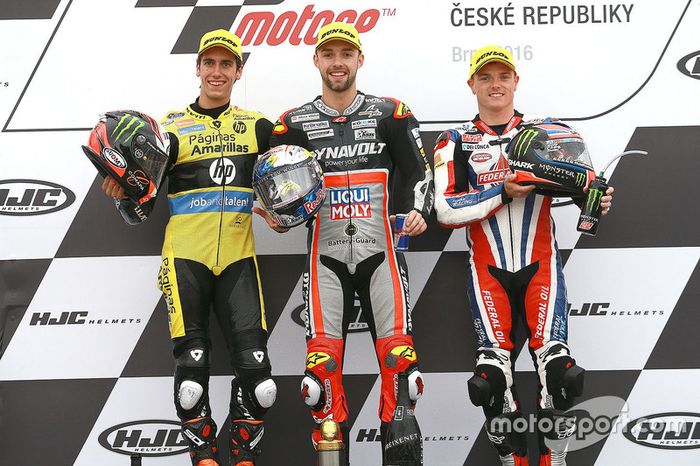 Podium: ganador, Jonas Folger, Dynavolt IntactGP, segundo, Alex Rins, Paginas Amarillas HP 40, t Sam Lowes, Federal Oil Gresini Moto2