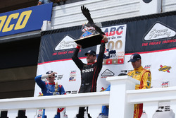 Подіум: переможець гонки Вілл Пауер, Team Penske Chevrolet, друге місце - Михайло Альошин, Schmidt P