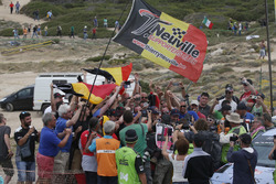 Winnaars Thierry Neuville, Nicolas Gilsoul, Hyundai i20 WRC, Hyundai Motorsport met de fans