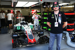 Kurt Busch, NASCAR rijder met het Haas F1 Team