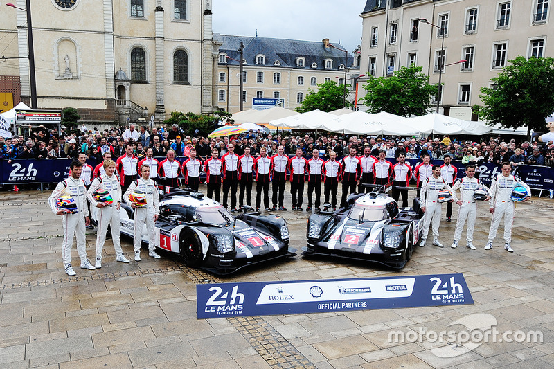 #1 Porsche Team Porsche 919 Hybrid: Timo Bernhard, Mark Webber, Brendon Hartley, #2 Porsche Team Por