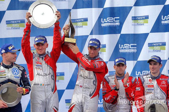 Ganadores Kris Meeke, Paul Nagle, Citroën DS3 WRC, Citroën World Rally Team, tercer lugar Craig Breen, Scott Martin, Citroën World Rally Team