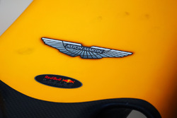 Le logo Aston Martin sur le nez de la Red Bull Racing RB12