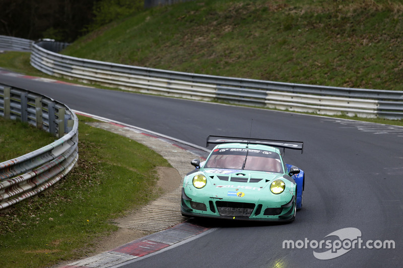 #44 Team Falken Motorsport, Porsche 991 GT3-R: Jörg Bergmeister, Dirk Werner, Laurens Vanthoor