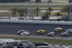 Kontakt zwischen Denny Hamlin, Joe Gibbs Racing, Toyota; Brad Keselowski, Team Penske, Ford