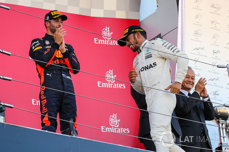 Daniel Ricciardo, Red Bull Racing and Lewis Hamilton, Mercedes AMG F1 celebrate on the podium