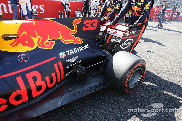 Max Verstappen, Red Bull Racing RB13, detalle de la parte trasera de su auto