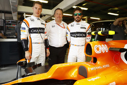 Stoffel Vandoorne, McLaren, Fernando Alonso, McLaren, Zak Brown, Executive Director, McLaren Technology Group