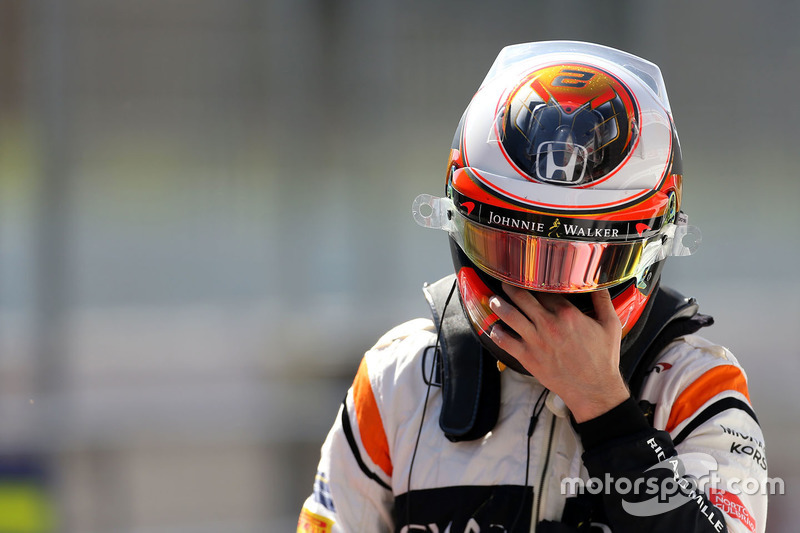https://cdn-8.motorsport.com/images/mgl/6gnqMrjY/s8/f1-barcelona-pre-season-testing-ii-2017-stoffel-vandoorne-mclaren-mcl32.jpg f1-barcelona-pre-season-testing-ii-2017-stoffel-vandoorne-mclaren-mcl32