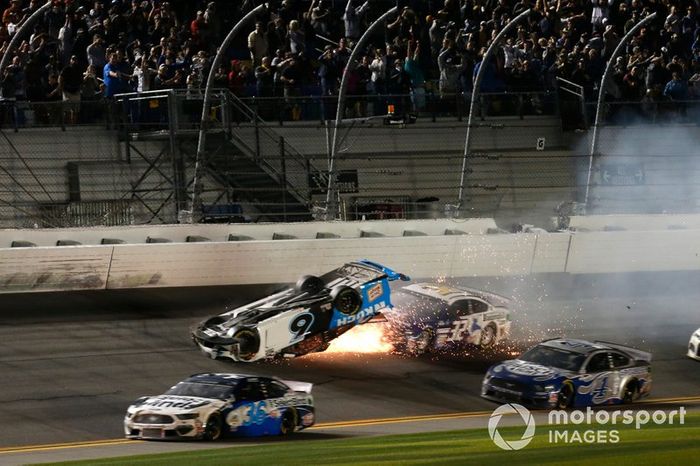 Choque de Ryan Newman, Roush Fenway Racing, Ford Mustang Koch Industries