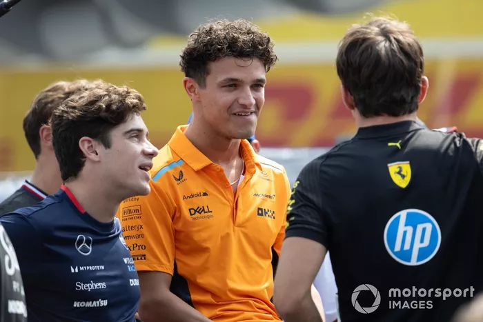 Franco Colapinto, Williams Racing, Lando Norris, McLaren F1 Team, Charles Leclerc, Scuderia Ferrari, durante el desfile de pilotos. 
