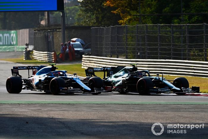 Sebastian Vettel, Aston Martin AMR21, Esteban Ocon, Alpine A521