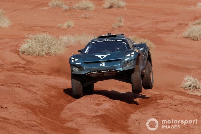 Jutta Kleinschmidt, Nasser Al-Attiyah, Abt Cupra XE  
