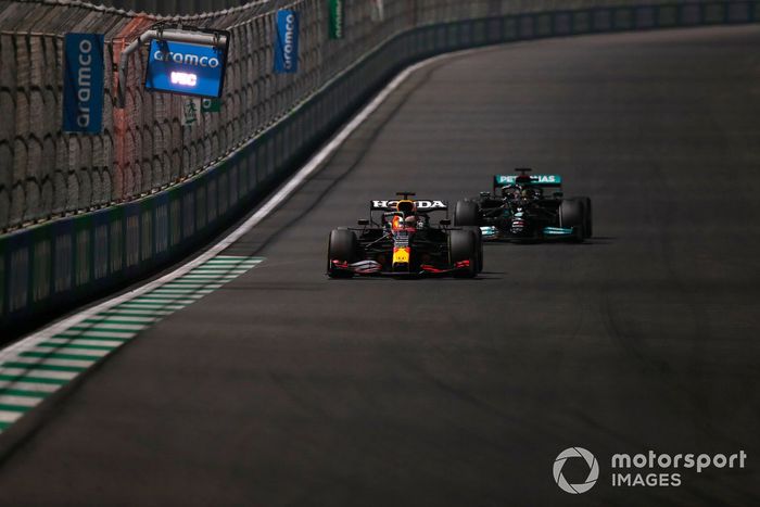 Max Verstappen, Red Bull Racing Lewis Hamilton, Mercedes 