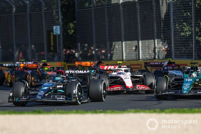 George Russell, Mercedes F1 W14, Lance Stroll, Aston Martin AMR23, Nico Hulkenberg, Haas VF-23