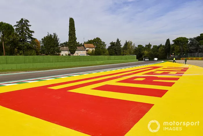 Marca de Pirelli en Imola