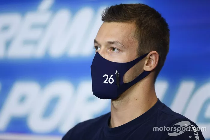 Daniil Kvyat, AlphaTauri, en la conferencia de prensa