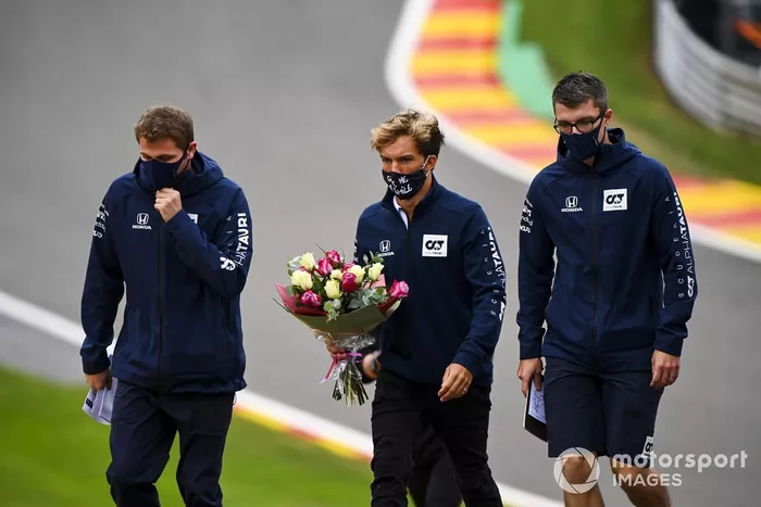 Pierre Gasly, AlphaTauri camina por el circuito
