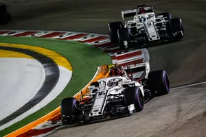 Charles Leclerc, Sauber C37 et Marcus Ericsson, Sauber C37 