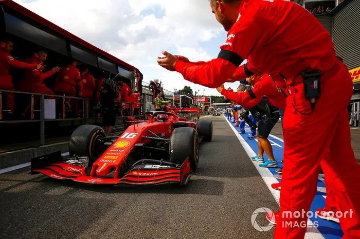 Tras las vacaciones de verano, Leclerc sumó su tercera victoria, en Bélgica... ¡y su primer triunfo! 