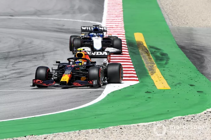 Sergio Pérez, Red Bull Racing RB16B, Roy Nissany, piloto de desarrollo de Williams FW43B