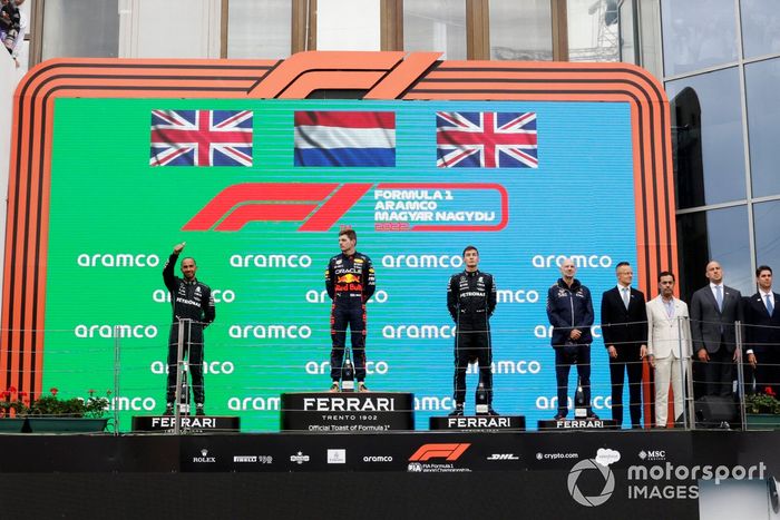 Podio: segundo lugar Lewis Hamilton, Mercedes-AMG, ganador Max Verstappen, Red Bull Racing,  Adrian Newey, Jefe de Tecnología Red Bull Racing, tercer lugar George Russell, Mercedes-AMG