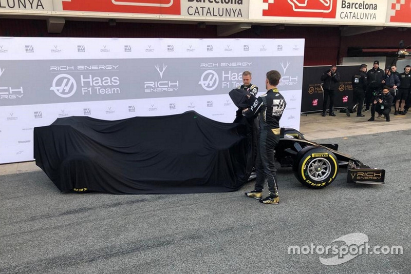 Kevin Magnussen, Haas F1 Team, Romain Grosjean, Haas F1 Team, dévoilent la nouvelle Haas VF-19