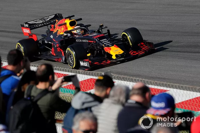 Max Verstappen, Red Bull Racing RB15, con dei tifosi