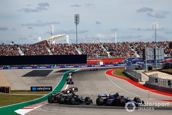 Esteban Ocon, Alpine A523, George Russell, Mercedes F1 W14, Sergio Pérez, Red Bull Racing RB19