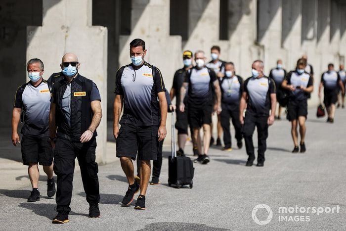 Mecánicos de Pirelli